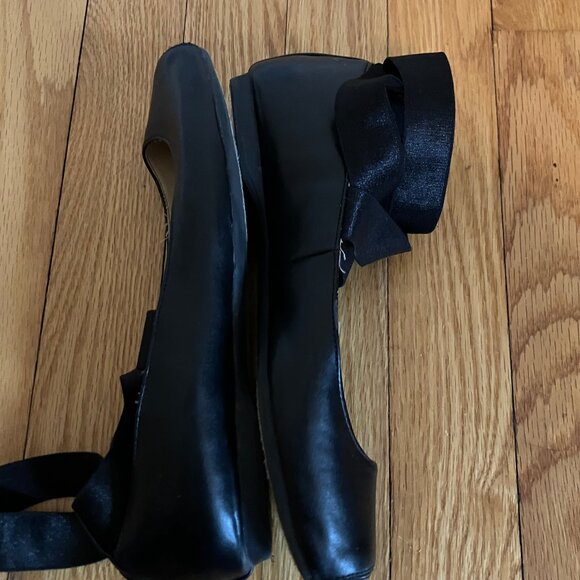 Mandalaye Elastic Criss-Cross Ankle Strap Ballet Flats - Picture 3 of 6